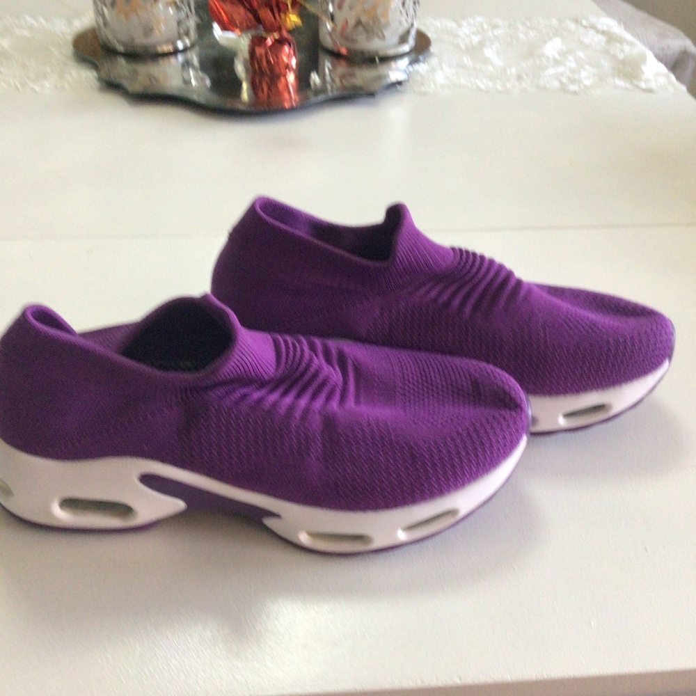 Women’s Purple Pull on Sneakers Size 10